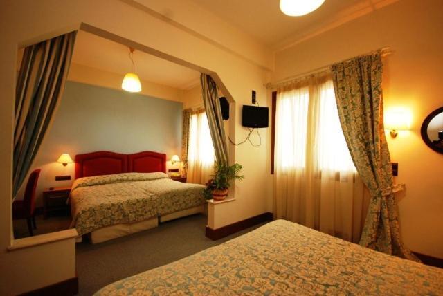 Hotel Elvetia Karpenísion Habitación foto